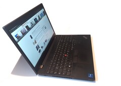 Lenovo ThinkPad P15v G2: Ein 4K-Panel & Intels Core i9 sind bei der günstigen Workstation optional.
