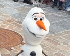Ein KI-basierter Roboter-Olaf ist im Disneyland Paris einfach umgekippt.