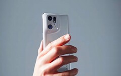 Das Oppo Find X5 Pro kommt mit einer schicken Rückseite aus Keramik statt Glas. (Bild: Oppo)