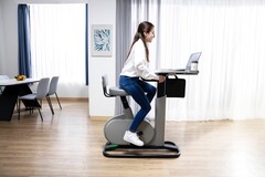 Der Acer eKinekt Bike Desk ermöglicht es, zeitgleich Sport zu treiben und zu arbeiten. (Bild: Acer)