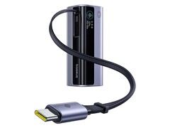 Energeek GR11: Powerbank mit Display und USB-Kabel (Bildquelle: Baseus)
