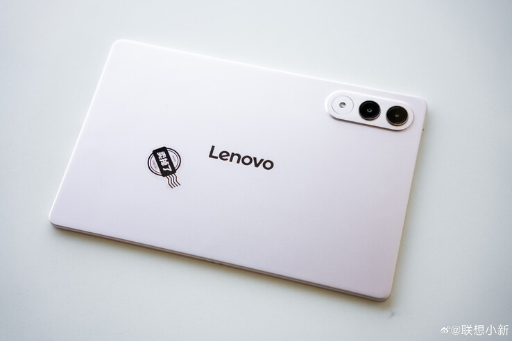 Das Xiaoxin AI Tablet Pro GT soll neben der hier zu sehenden Farbe auch in zwei weiteren Tönen erscheinen (Bildquelle: Lenovo)