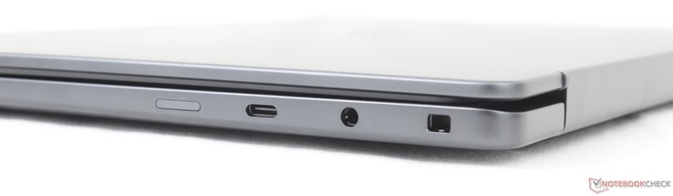 Rechts: SIM-Steckplatz (optional), USB-C 3.2 Gen. 2 (20 Gbos) mit DisplayPort 1.4 + Power Delivery, 3,5-mm-Kopfhöreranschluss, Noble-Lock