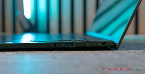 Als Anschlussmöglichkeiten bietet das Acer Swift Edge OLED-Notebook unter anderem USB 4 und HDMI 2.1 (Bilder: Sebastian Bade)