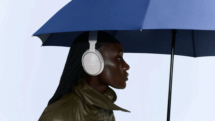 Die Akkulaufzeit beträgt bis zu 24 Stunden bzw. 18 Stunden bei aktiviertem Immersive Audio; eine 15-minütige Schnellladung sorgt für 2,5 Stunden zusätzliche Laufzeit.