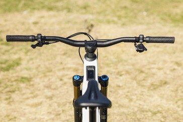 Typisch für MTBs: Auf ein großes Display wird verzichtet, dieses ist im Oberrohr integriert