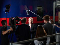Klimaschutzministerin Leonore Gewessler stellt den Zug der Presse vor. (Foto: Andreas Sebayang/Notebookcheck.com)