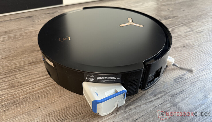 Ecovacs Deebot X8 Pro Omni mit ausgefahrenem Ozmo Roller