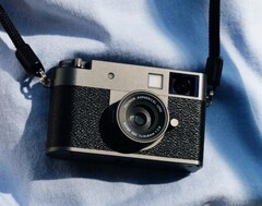 Die Fujifilm X half packt einen 1 Zoll Sensor ins ungewöhnliche Gehäuse. (Bildquelle: Fujifilm)