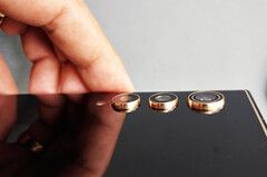 Das LG Velvet 2 Pro packt seine drei Kameras einzeln ins Gehäuse, statt ein großes Kameramodul zu nutzen. (Bild: Naver, via @FrontTron)