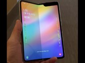 Das Galaxy Fold, hier ein Prototyp, bekommt Brüder: Samsung plant zwei weitere faltbare Smartphones.