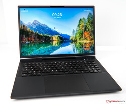 Im Test: XMG Neo 17 M22, zur Verfügung gestellt von Schenker Deutschland