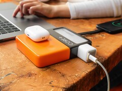 CorePlus: Modulare Powerbank mit Steckdose (Bildquelle: CorePlus)