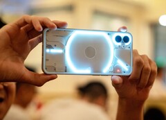 Das Nothing Phone (1) erhält Android 13 erst im nächsten Jahr, der Beta-Test startet aber schon im Dezember. (Bild: Shawn Rain)