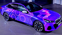 BMW i5: E-Limousine im krassen Gamer-Look und mit Gaming-Plattform AirConsole.