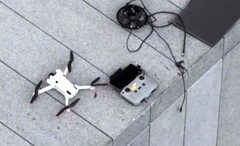 Das könnte die DJI Mini 4 Pro werden, sind sich Beobachter recht einig. Die wahrscheinliche DJI Mini 4 Pro ist erneut in zwei Spyvideos zu sehen. (Bild: @quadro_news)