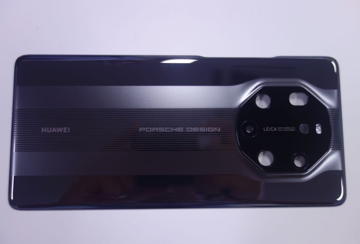 Das Backpanel eines Mate 40 RS im Porsche Design zeigt ebenfalls die Oktagon-Kamera.