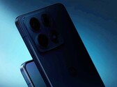 Das Motorola Edge 70 Max setzt auf ein dünnes Gehäuse mit flachem Metallrahmen.