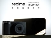Es ist offiziell besiegelt: Eine Partnerschaft zwischen Realme und Ricoh GR soll bereits die GT8 Pro Kamera fit für den Kampf mit Xiaomi 17 Pro und Oppo Find X9 Pro machen. (Bildquelle: Ricoh/Realme)