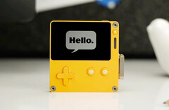 Playdate ist ein ungewöhnlicher Handheld, der ein Schwarzweiß-Display und eine Kurbel bietet. (Bild: Panic)