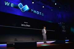 Asus-CEO Jerry Shen präsentiert die Zenfone 4-Serie in Europa (Bild: www.asus-zenfone.com)