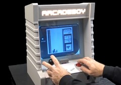 Arcadeboy verwandelt einen Game Boy in ein Arcade mit 12,1 Zoll Bildschirm. (Bildquelle: Chris Fletcher)