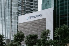 Das ByteDance-Logo auf dem Bürogebäude des Unternehmens in Singapur. (Bildquelle: Claudio Schwarz - Unsplash)