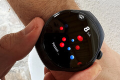 Oberarzt Dr. Daniel M. Plecity empfiehlt die HUAWEI WATCH 5. (Bildquelle: HUAWEI)