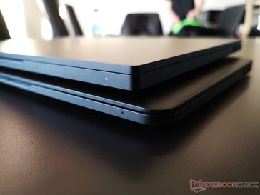 Blade Stealth 2018 (oben) hat definiertere Ecken und Kanten als das Vorgängermodell