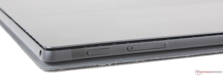 Oben: Ein-/Ausschaltknopf, Lautstärkewippe