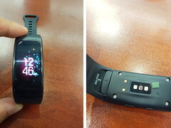 Samsung: Gear Fit 2 Fitnessband und Gear IconX In-Ear-Kopfhörer
