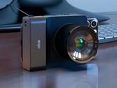 Die Alice Camera soll in Verbindung mit einem Smartphone und künstlicher Intelligenz eine exzellente Bildqualität bieten. (Bild: Photogram AI)