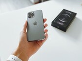 Das Apple iPhone 12 Pro übertrifft seinen Vorgänger im Kamera-Test bei DxOMark, für die Spitzenposition reicht das aber noch nicht. (Bild: David Švihovec)