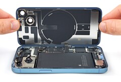 Das Apple iPhone 14 lässt sich leichter reparieren als das iPhone 13 – zumindest in der Theorie. (Bild: iFixit)