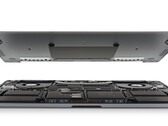 Das MacBook Pro bleibt auch beim neuesten Design fast unmöglich zu reparieren. (Bild: iFixit)