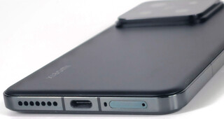 untere Gehäuseseite (Lautsprecher, USB-Port, Mikro, Kartenschacht)