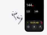 Apple AirPods Pro 3 neben einem iPhone