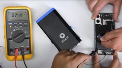 Dem iFixit-Teardown-Experten zufolge ist das iPhone 16 Basismodell (und das iPhone 16 Plus) dank "Ionic Liquid Battery Adhesive" das coolste der neuen iPhone-Modelle. (Bildquelle: iFixit)