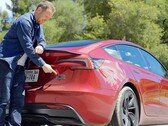 Das Model 3 Performance übertrifft Teslas Reichweitenschätzungen (Bild: Top Gear/YT).