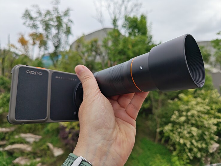 Oppo Find X9 Ultra mit Tele-Konverter