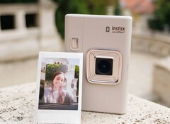 Die Instax Mini LiPlay+ kombiniert eine Digitalkamera mit einem Sofortbild-Drucker. (Bildquelle: Fujifilm)
