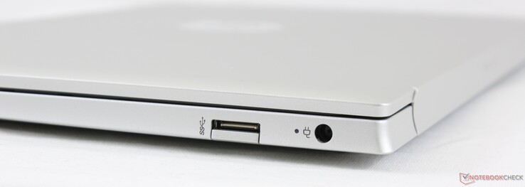 Rechts: USB-A 5 GBit/s, Ladeanschluss