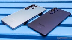 Der Nachfolger des Galaxy S25 Edge (im Bild rechts) soll eine neue 50 Ultraweitwinkel-Kamera erhalten. (Bildquelle: Notebookcheck)