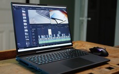 Das XMG Neo 17 kann mit einer RTX 4090 oder günstigeren Nvidia-GPUs konfiguriert werden (Bildquelle: Alex Wätzel)