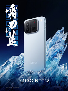 Das iQOO Neo 12 in der Farbvariante Frost Blade Blue Black.