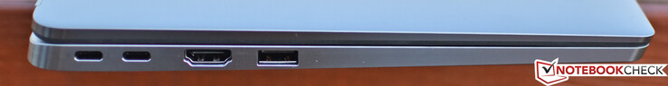 Links: Thunderbolt 3 x 2 + Ladeanschlüsse, HDMI, Stromversorgungs-USB-3.1