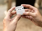 Apple kann die Firmware von AirPods jetzt für Kunden ohne andere Apple-Geräte aktualisieren. (Bild: Screen Post)