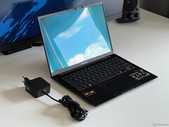 Das ähnliche 2024er-Modell des Asus Zenbook 14 OLED mit AMD-CPU hat in unserem Test gut abgeschnitten (Bildquelle: Andreas Osthoff)