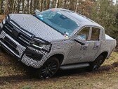 Der hier als Erlkönig zu sehende VW Amarok könnte in absehbarer Zukunft auch als vollelektrischer Pickup-Truck angeboten werden (Bild: Volkswagen)