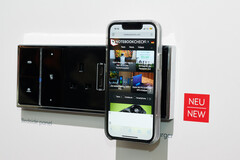 Jungs Hotellösung mit 60-Watt-PD-Charger daneben eignet sich für den Bereich über dem Nachttisch.